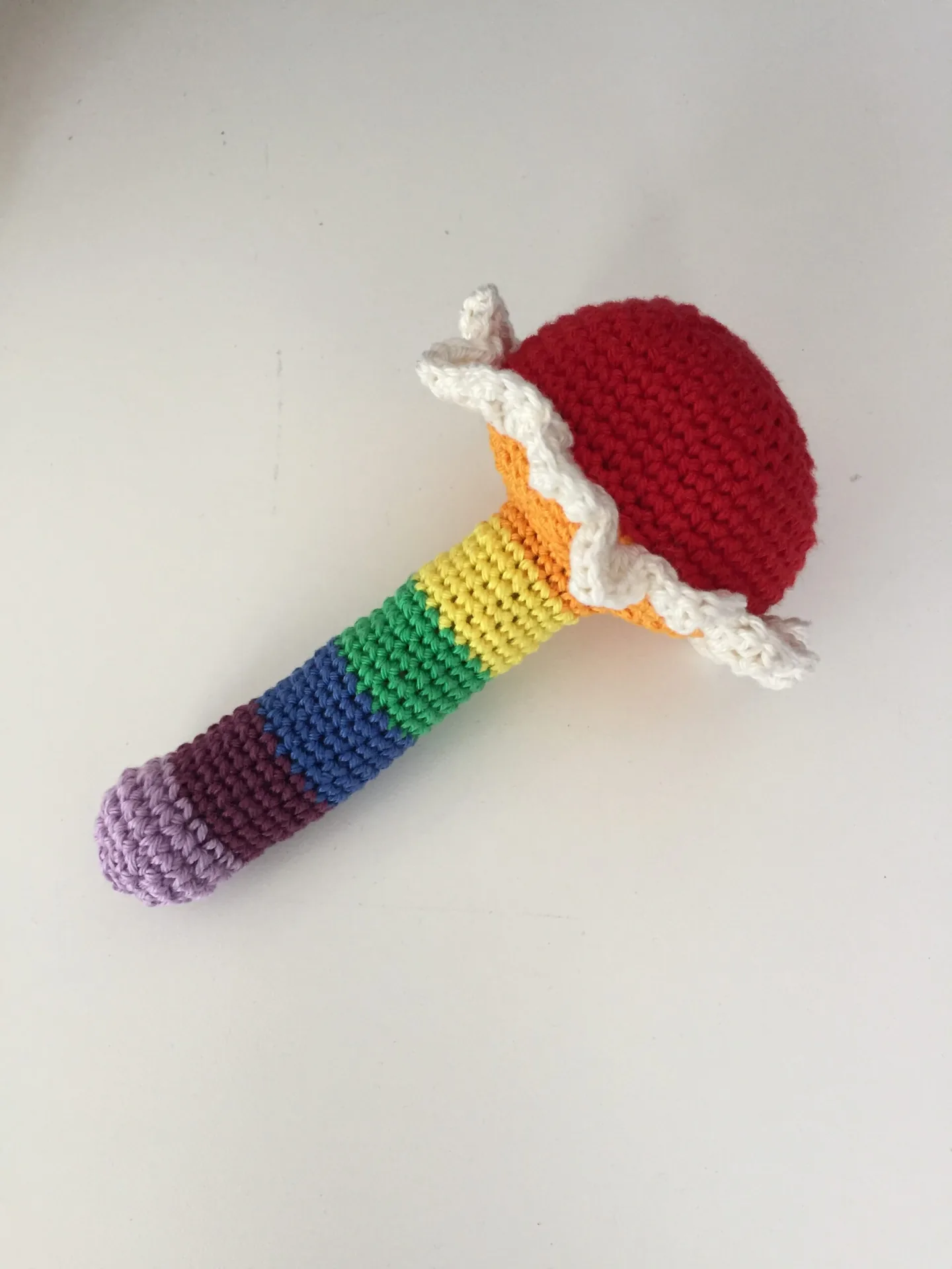Regenboog rammelaar